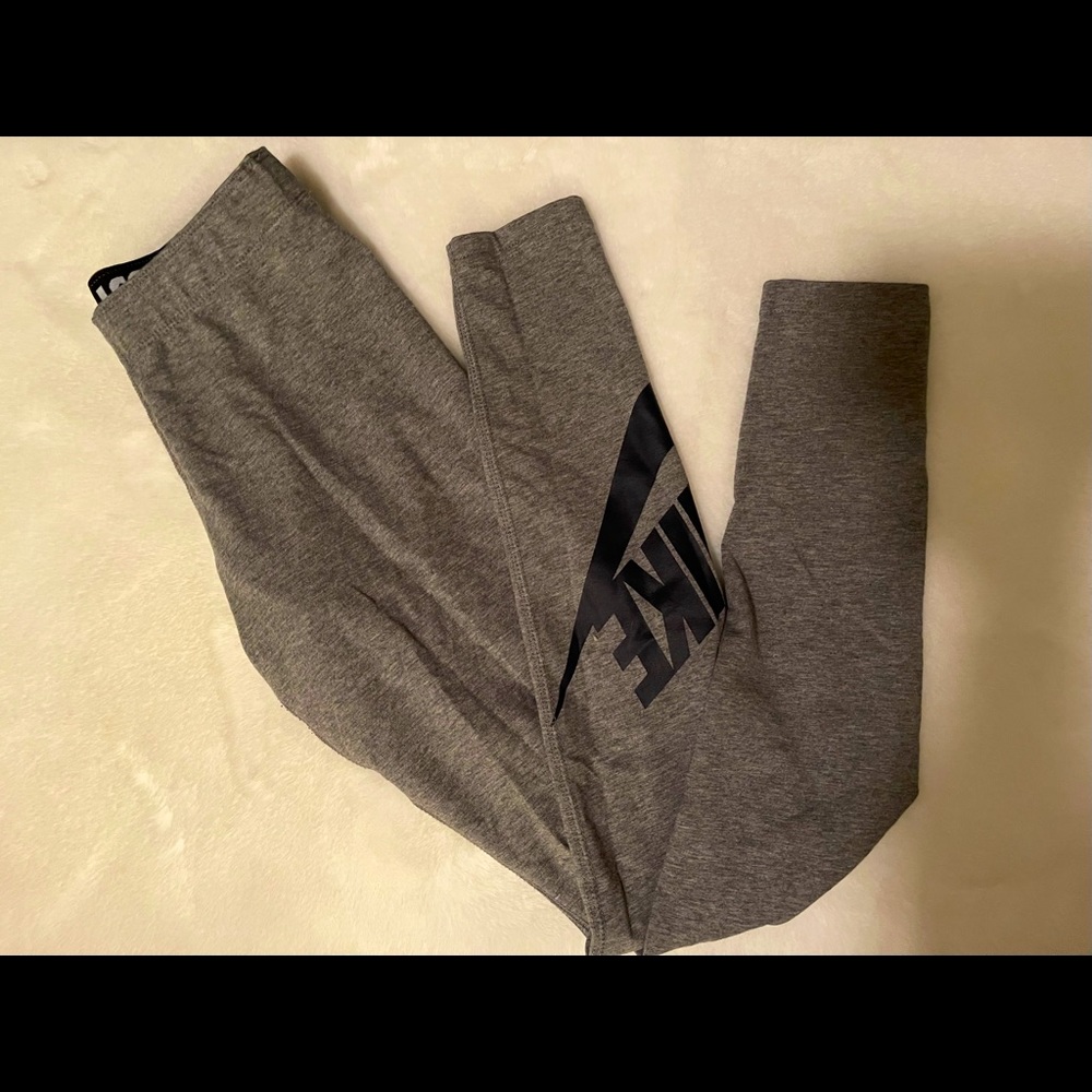 Nike women’s gray logo leggings